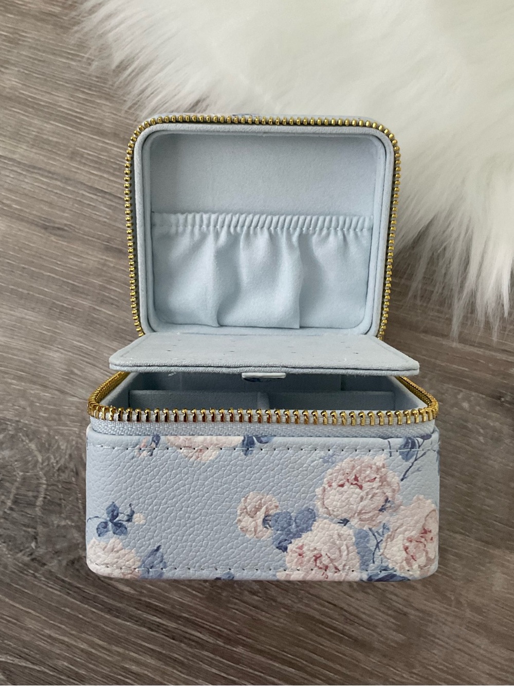 💙🩵 Kendra Scott x LoveShackFancy Blue Small Zip Jewelry Case - Picture 8 of 8